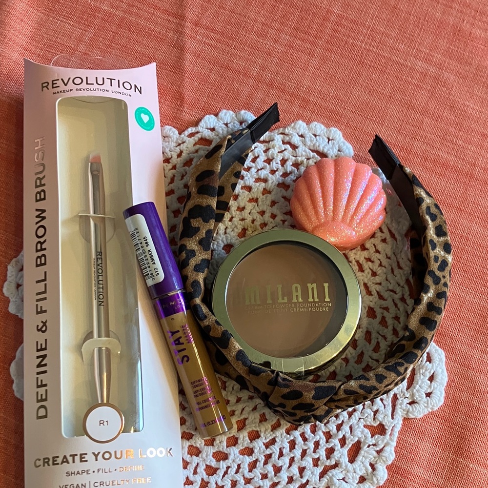 Milani Bronzer with Leopard Headband and Makeup Set